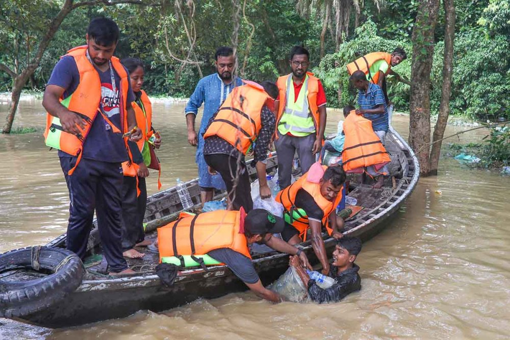 Crisi in Bangladesh: dall'instabilità politica alle inondazioni devastanti