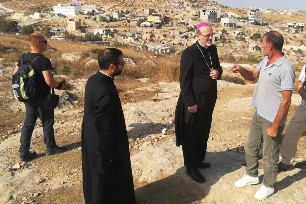 Mons.Pizzaballa fra i pastori nonviolenti in Palestina